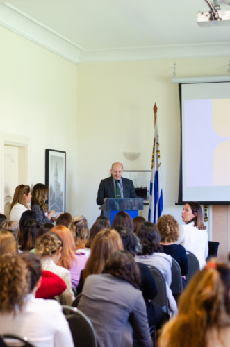 Mujeres en Escena: liderazgo, oratoria y networking. Un evento de la Delegación de la UE en Uruguay, organizado por Brava.