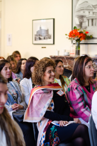 Mujeres en Escena: liderazgo, oratoria y networking. Un evento de la Delegación de la UE en Uruguay, organizado por Brava.