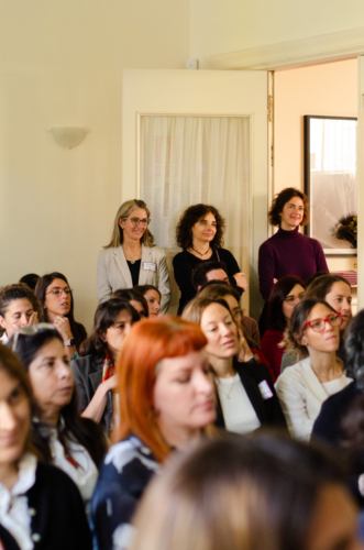 Mujeres en Escena: liderazgo, oratoria y networking. Un evento de la Delegación de la UE en Uruguay, organizado por Brava.